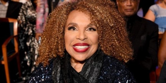 Grammy Ödüllü Efsanevi Şarkıcı Roberta Flack’ın Hayatını Kaybetmesi: Müziğin Kayıp Yıldızı!
