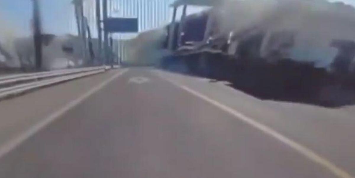 Güney Kore'de Dehşet Anları: Yapım Aşamasındaki Yol Çöktü, 4 Can Gitti, 6 Yaralı! 2 guney-korede-dehset-anlari-yapim-asamasindaki-yol-coktu-4-can-gitti-6-yarali-CczsMz24.jpg