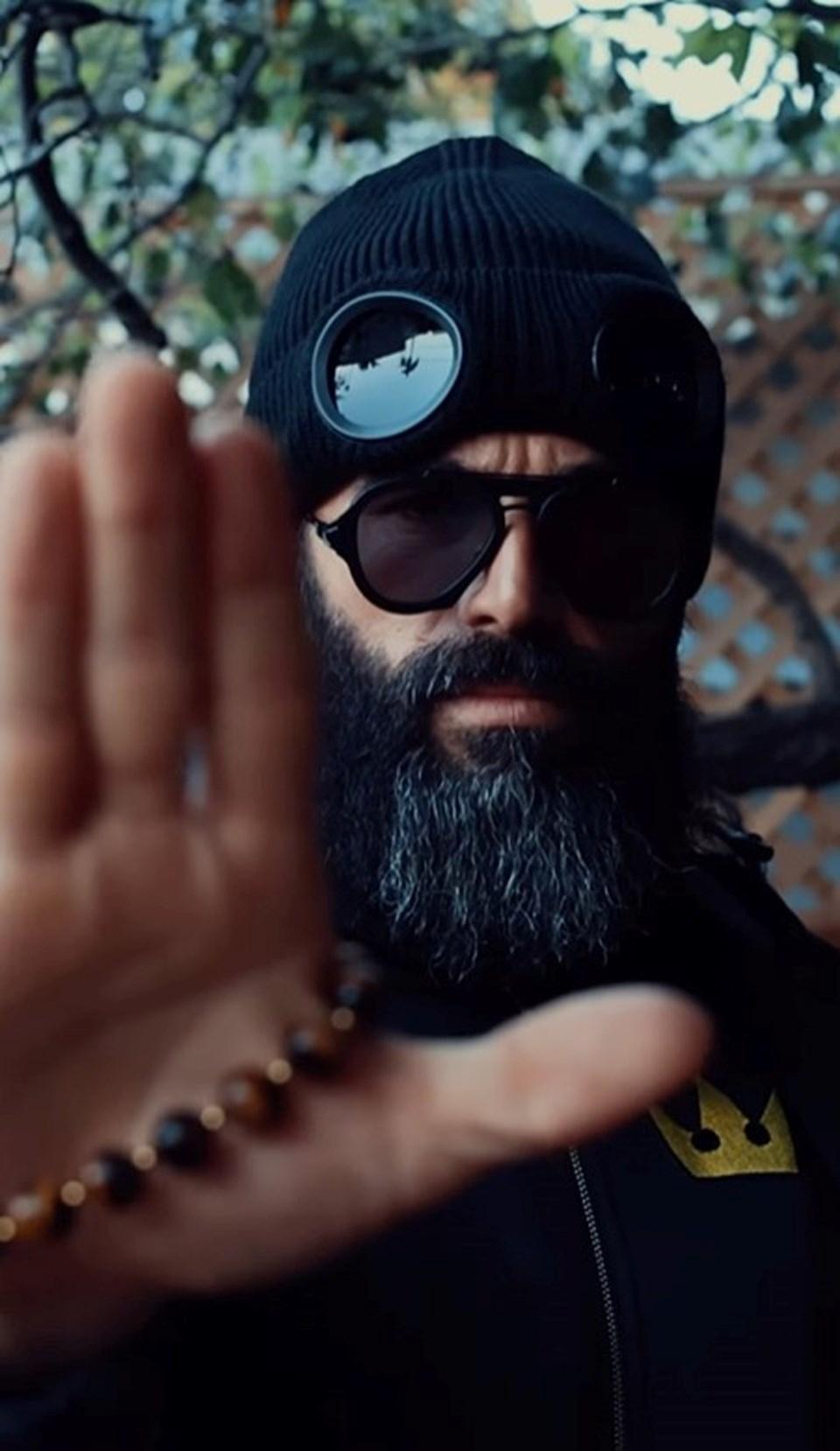 Hakkında Yakalama Kararı Olan Turabi'den Yeni Şarkı: 'Dur Abi, Sus Abi' 1 Yeni Şarkı: