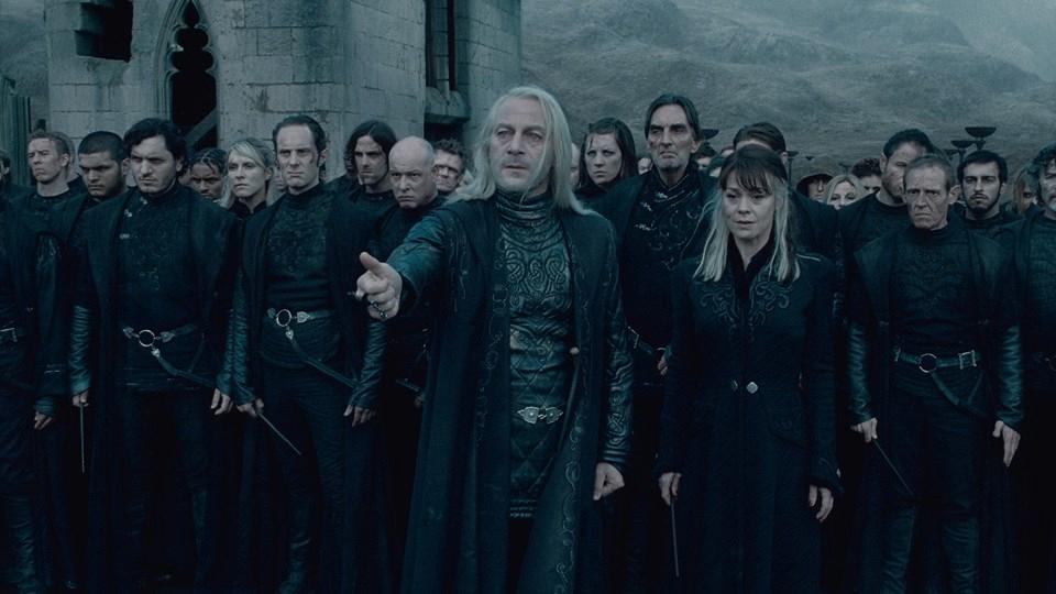 Harry Potter Serisi'nin Unutulmaz Kötüsü Lucius Malfoy: Jason Isaacs'ın Duygusal Yolculuğu ve İzlerken Hâlâ Gözyaşlarınızı Tutamayacağınız Anlar! 1 Harry Potter Serisi ve Jason Isaacs'ın Duygusal Anıları