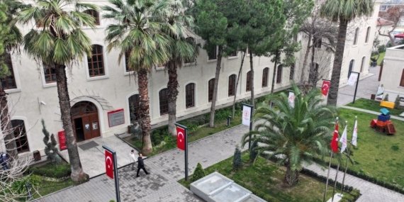 İzmir’in Tarihi Fabrikasında Kültürel Etkinliklerin Gizemli Dünyasına Adım Atın!