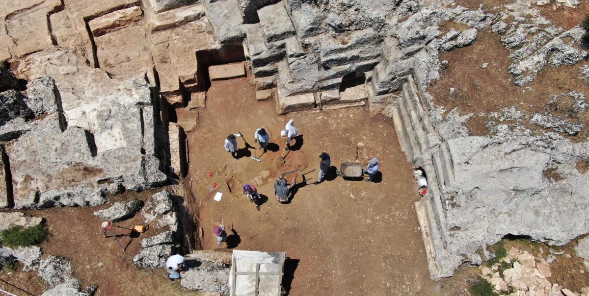 Kazdıkça Dehşet Ortaya Çıkıyor: 93. Ceset Şok Edici Bir Sırra Daha Işık Tutuyor! 2 kazdikca-dehset-ortaya-cikiyor-93-ceset-sok-edici-bir-sirra-daha-isik-tutuyor-ftpiNuDP.jpg