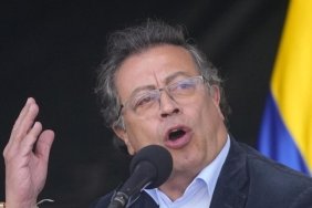 Kolombiya Cumhurbaşkanı Gustavo Petro'nun Uçağını Düşürme Tehdidi: Gölgedeki Karanlık Planlar! 4 kolombiya-cumhurbaskani-gustavo-petronun-ucagini-dusurme-tehdidi-golgedeki-karanlik-planlar-YhD5aE89.jpg