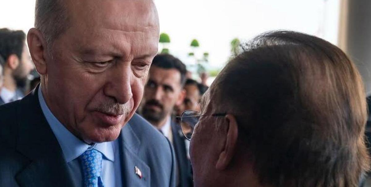 Malezya Cumhurbaşkanı'dan Erdoğan'a Duygusal Selam: "Bu Şarkı Kalbimin Asıl Sahiplerine!" 2 malezya-cumhurbaskanidan-erdogana-duygusal-selam-bu-sarki-kalbimin-asil-sahiplerine-9wu2wjfG.jpg