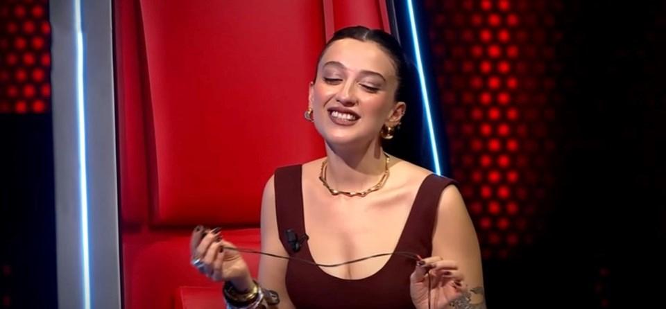 O Ses Türkiye'nin Yeni Jürisi Melike Şahin: Koltuğa Harika Bir Şekilde Oturdu! 2 Melike Şahin'in Göz Dolduran Performansı