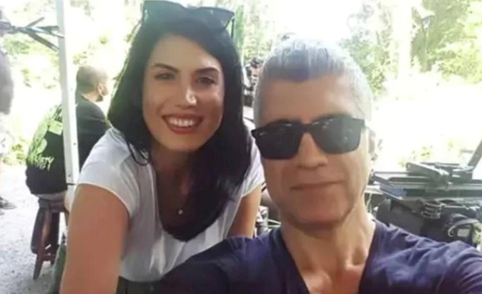 Özcan Deniz'in Ailesinde Fırtına: Ağabeyim Samar Değil, Baba Olmak Her Şeyi Değiştirdi 2 Özcan Deniz'in Ailesinde Fırtına: Ağabeyim Samar Değil, Baba Olmak Her Şeyi Değiştirdi