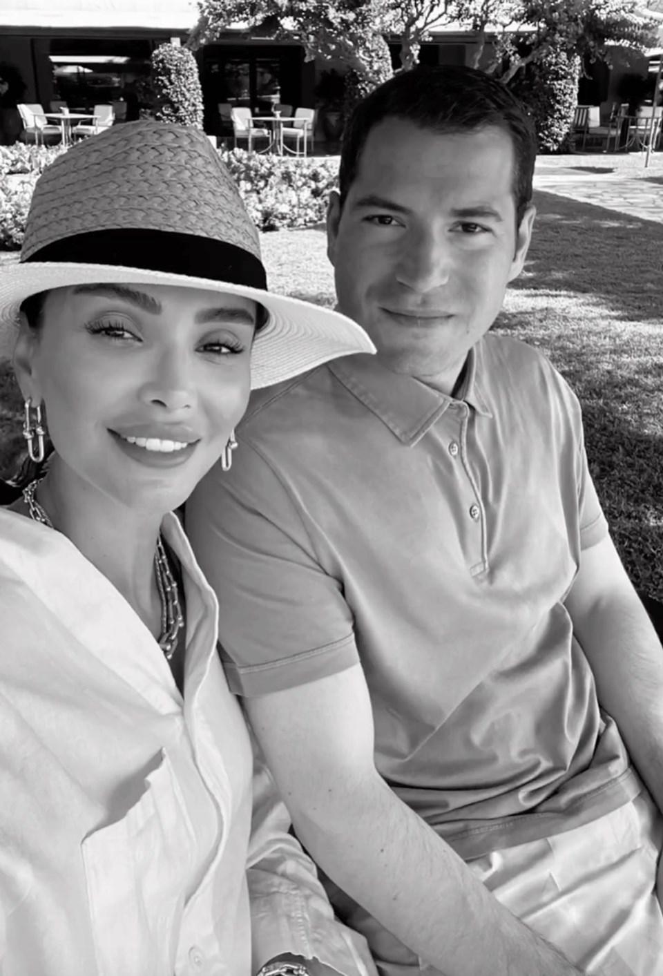 Özge Ulusoy'dan Evlilik Açıklaması: Acelemiz Yok, Her Şey Zamanla! 2 Özge Ulusoy'dan Evlilik Açıklaması: Acelemiz Yok, Her Şey Zamanla!