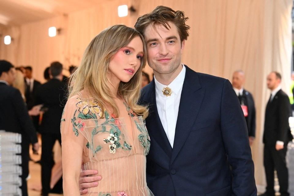 Robert Pattinson'ın Baba Olmasıyla Değişen Hayatı: Yeni Bir Başlangıç 1 Robert Pattinson ve Suki Waterhouse: Yeni Bir Aile Üyesi