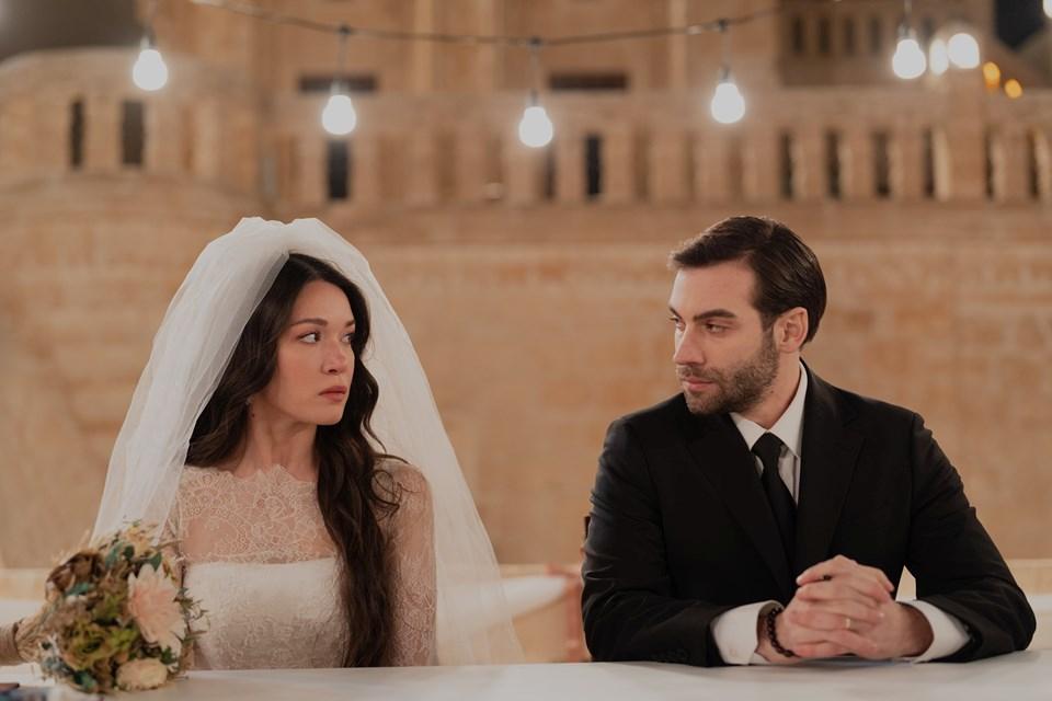 Sahipsizlerin Devranı: Burak Berkay Akgül 28 Yaşında, Sevgilisinden Sıra Dışı Romantik Kutlama! 1 Sahipsizler Dizisi ve Burak Berkay Akgül'ün Doğum Günü Kutlaması