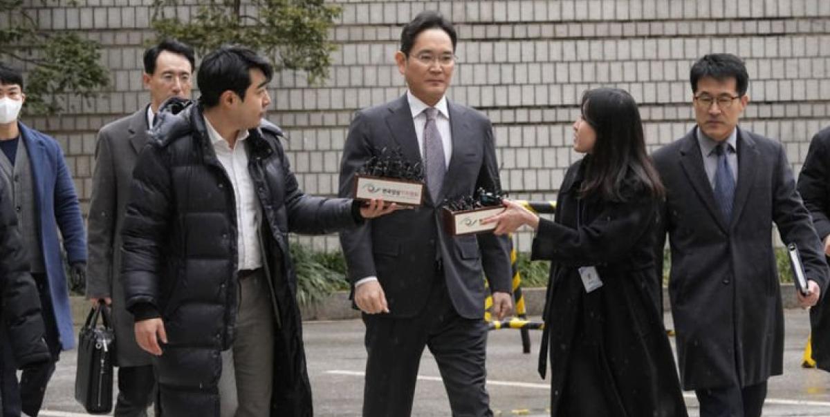 Samsung'un CEO'su Lee, Tüm Suçlamalardan Beri Temiz Çıktı! Şok Gelişmeler! 2 samsungun-ceosu-lee-tum-suclamalardan-beri-temiz-cikti-sok-gelismeler-bt6lyOFc.jpg