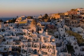 Santorini'de Deprem Korkusu Yerini Yeni Tehlikeye Bıraktı: Yetkililer Hırsızlıklarla Mücadelede Sıkı Önlemler Alıyor! 3 santorinide-deprem-korkusu-yerini-yeni-tehlikeye-birakti-yetkililer-hirsizliklarla-mucadelede-siki-onlemler-aliyor-Jiy4l6ln.jpg