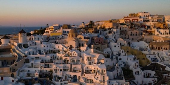 Santorini’de Deprem Korkusu Yerini Yeni Tehlikeye Bıraktı: Yetkililer Hırsızlıklarla Mücadelede Sıkı Önlemler Alıyor!
