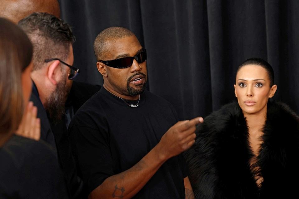 Şok Gelişme: Rapçi Kanye West'in Otizm Teşhisi, Hayranlarını İkiye Bölüyor! Bu Durumun Arkasındaki Gizemler Ne? 1 Kanye West'in Otizm Teşhisi Açıklaması