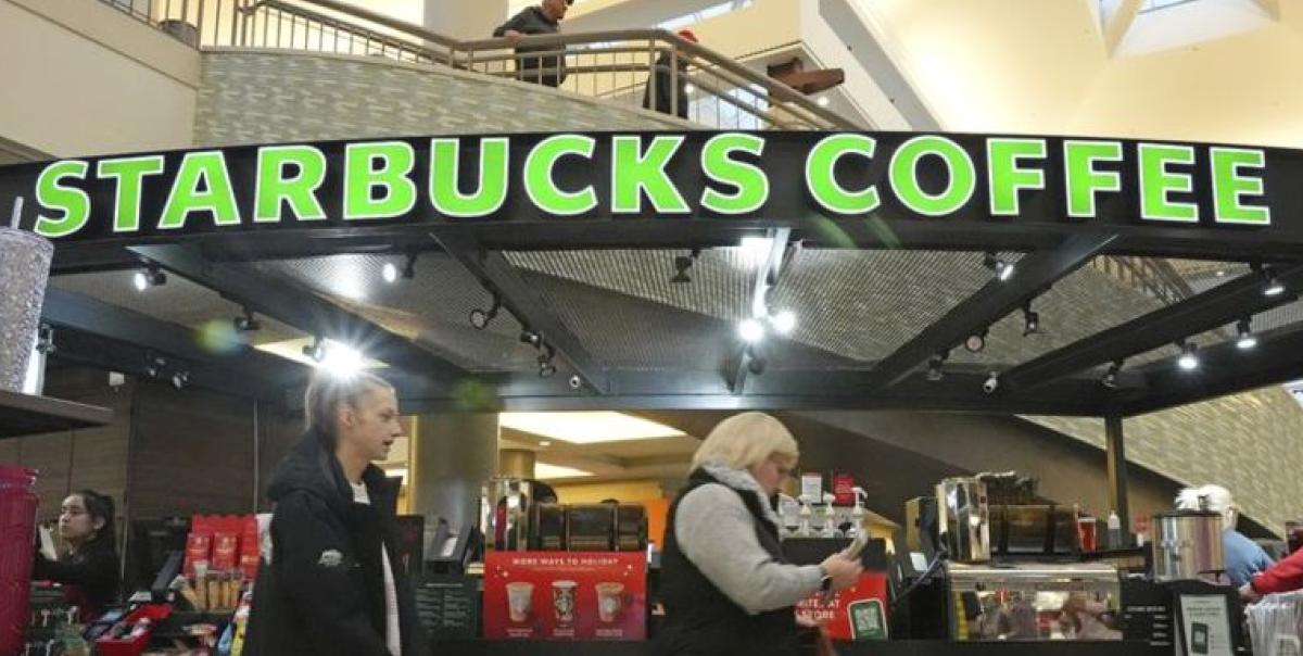 Starbucks'tan Şok Karar: 1000'den Fazla Çalışan İşten Çıkarılıyor! 2 starbuckstan-sok-karar-1000den-fazla-calisan-isten-cikariliyor-1CTObehR.jpg
