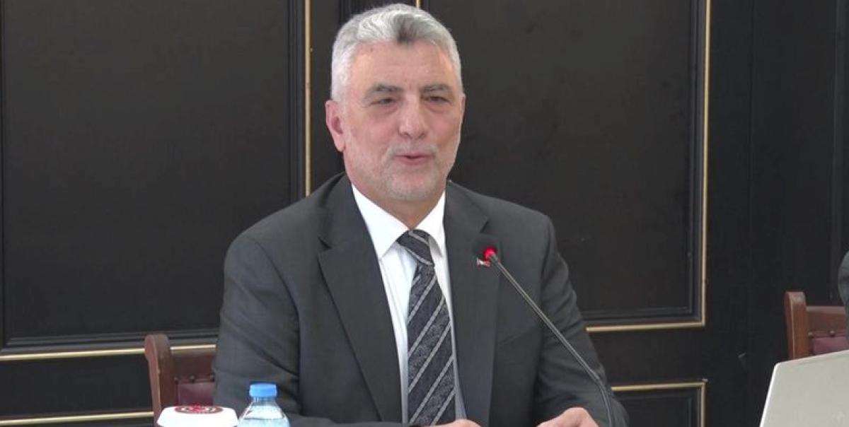 Ticaret Bakanı Bolat'tan 2028 İhracat Hedefinde Çarpıcı Açıklama! İnovasyon ve Büyüme Beklentileri Zirveye Çıkıyor! 2 ticaret-bakani-bolattan-2028-ihracat-hedefinde-carpici-aciklama-inovasyon-ve-buyume-beklentileri-zirveye-cikiyor-ZTUTaKp9.jpg
