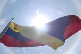 Venezüella'nın İsyanı: Uçağının El Konulmasıyla ABD'yi Hırsızlıkla Suçladı! 4 venezuellanin-isyani-ucaginin-el-konulmasiyla-abdyi-hirsizlikla-sucladi-YjF5ShIO.jpg