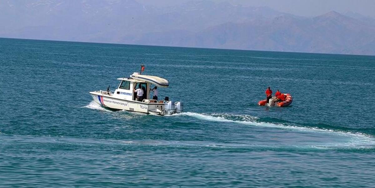 94 Günlük Açık Deniz Serüveni: Balıkçı'nın Hamamböceği, Kuş ve Kaplumbağa ile Hayatta Kalma Mücadelesi! 2 94-gunluk-acik-deniz-seruveni-balikcinin-hamambocegi-kus-ve-kaplumbaga-ile-hayatta-kalma-mucadelesi-S2Xz2Pj3.jpg