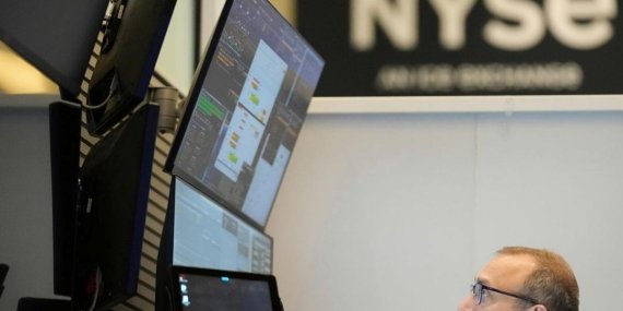 ABD Borsaları Çakıldı: Trump’ın Yeni Gümrük Tarifeleri Resesyon Korkusunu Alevlendirdi