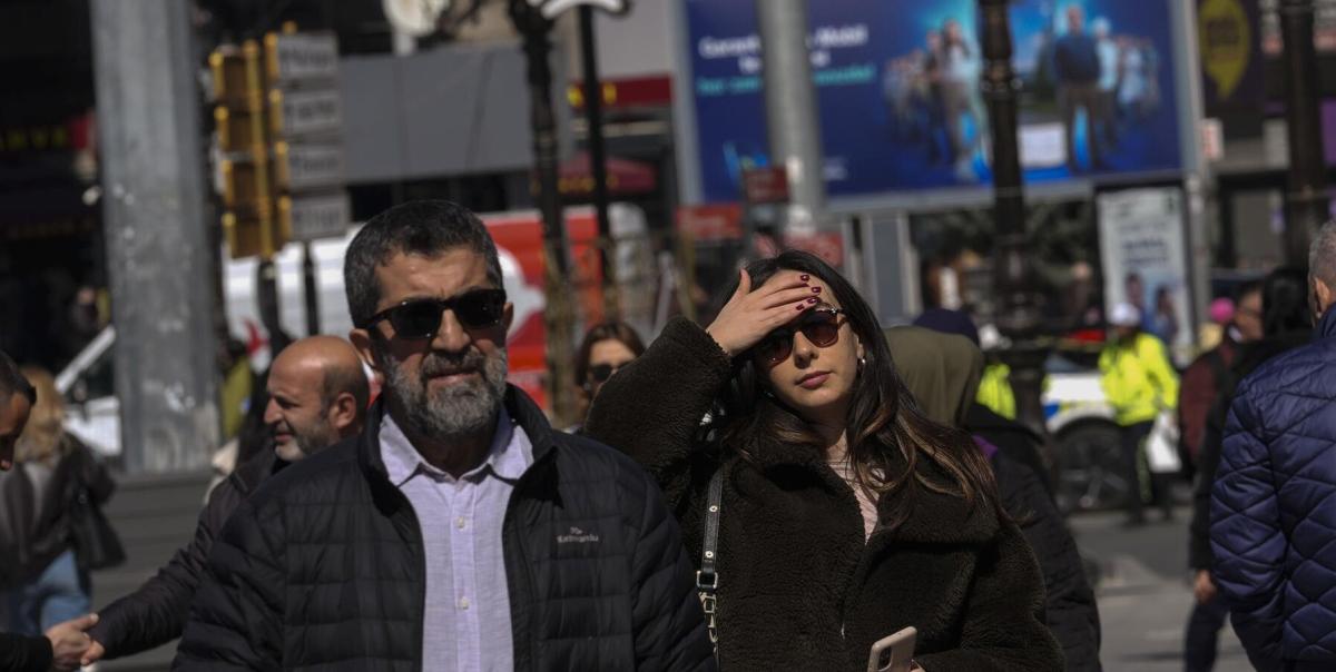 afrikanin-kizgin-sicagi-geliyor-meteoroloji-uzmanindan-sok-pik-tarihi-27-dereceye-kadar-yukseliyor-HQus4LcM.jpg
