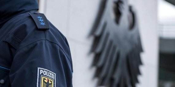 Almanya’da Dehşet Anları: Araç Kalabalığa Daldı, Yaralıların Sayısı Korkunç!