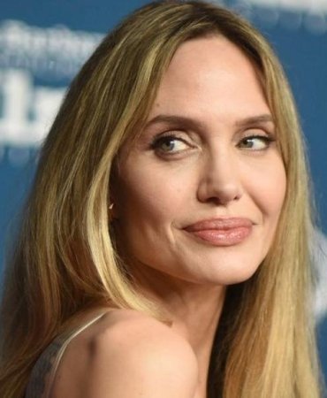 Angelina Jolie, Oğluna Evinin Anahtarını Verdi! Kamboçya'ya Taşınma Hayali Gerçek Oluyor! 5 angelina-jolie-ogluna-evinin-anahtarini-verdi-kambocyaya-tasinma-hayali-gercek-oluyor-6QDWfgbH.jpg