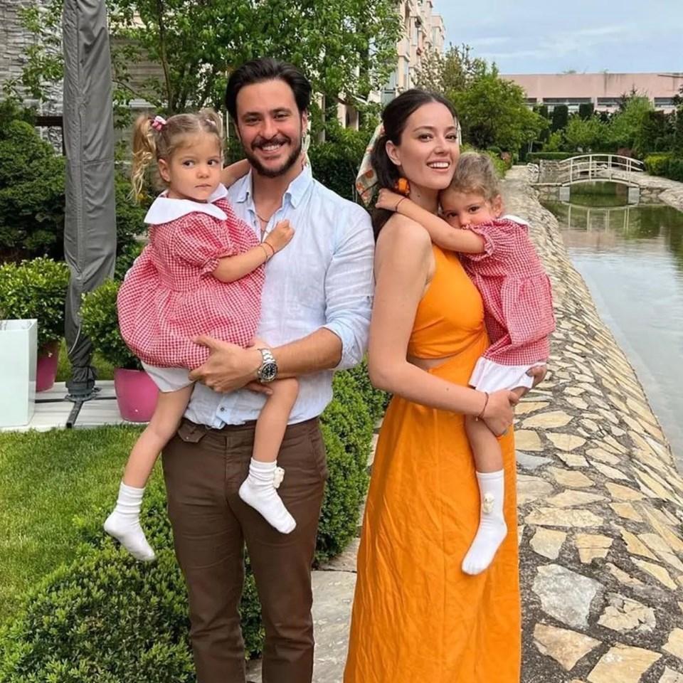 Anıl Altan ve Pelin Akil'in Boşanma İddialarına Yeni Yanıt! 2 Anıl Altan ve Pelin Akil'in Boşanma İddialarına Yeni Yanıt!