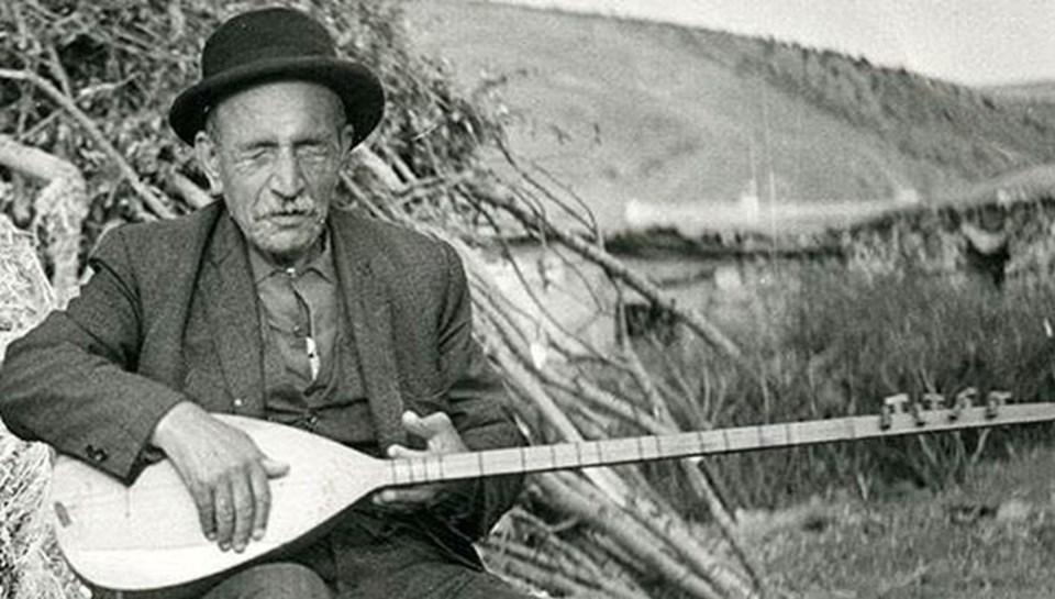 Aşık Veysel'in 52 Yıl Önce Aramızdan Ayrılması: Unutulmaz Eserleriyle Kalplerimizi Nasıl Fethetti? 1 Hayatının İlk Yılları ve Eğitim Süreci