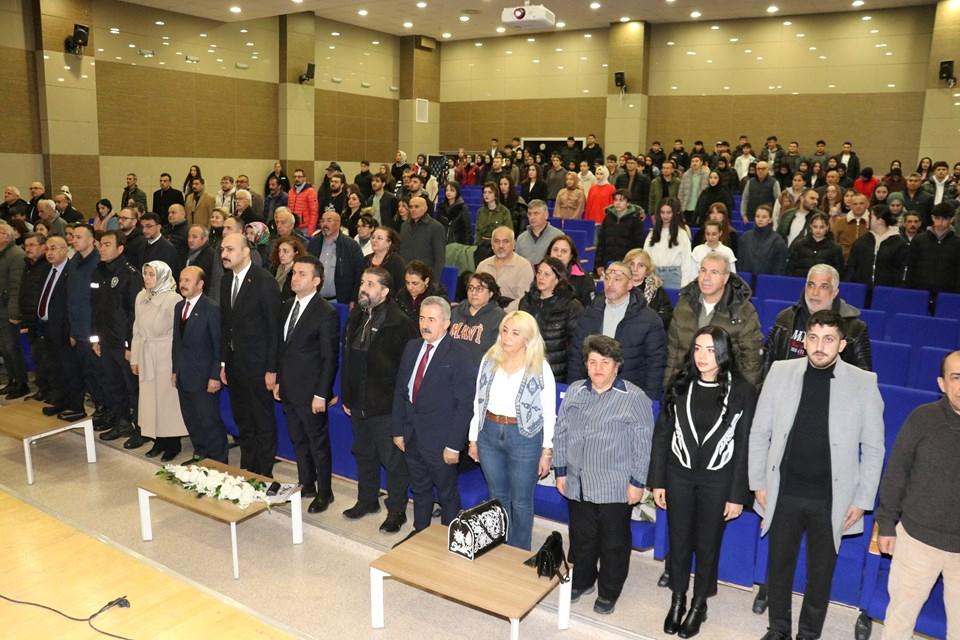 Aşık Veysel'in Ölüm Yıldönümünde Sivasta Yaşanan Duygu Dolu Anlar: Bu İnanılmaz Anlar Kalbinizi Isıtacak! 1 Aşık Veysel Anma Programı Sivrialan'dan Şarkışla'ya Taşındı