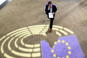 Avrupa'da Güvenlik ve Savunmaya Destek Artıyor, İklim ve Tarım Gündemden Düşüyor 10 avrupada-guvenlik-ve-savunmaya-destek-artiyor-iklim-ve-tarim-gundemden-dusuyor-QYsmVp4P.jpg
