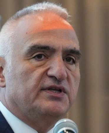 Bakan Ersoy'dan Dünya Tiyatro Günü'nde Şaşırtan Paylaşım: Bu Mesaj Tüm Sanatseverleri Derinden Etkileyecek! 3 bakan-ersoydan-dunya-tiyatro-gununde-sasirtan-paylasim-bu-mesaj-tum-sanatseverleri-derinden-etkileyecek-qMLxJSeV.jpg