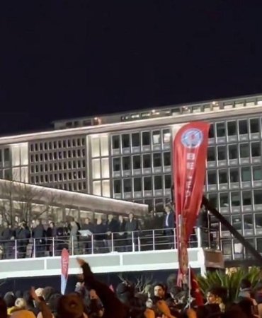 Bakan Yerlikaya: Gösterilerde Bin 418 Kişi Gözaltına Alındı, 979 Kişi Halen Tutuluyor 2 bakan-yerlikaya-gosterilerde-bin-418-kisi-gozaltina-alindi-979-kisi-halen-tutuluyor-ewCcNPBb.jpg