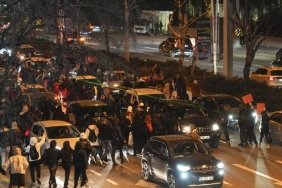 Bakan Yerlikaya: Saraçhane Eylemlerinde 150 Polis Yaralandı, 260 Kişi Tutuklandı 5 bakan-yerlikaya-sarachane-eylemlerinde-150-polis-yaralandi-260-kisi-tutuklandi-4dDMF8J8.jpg