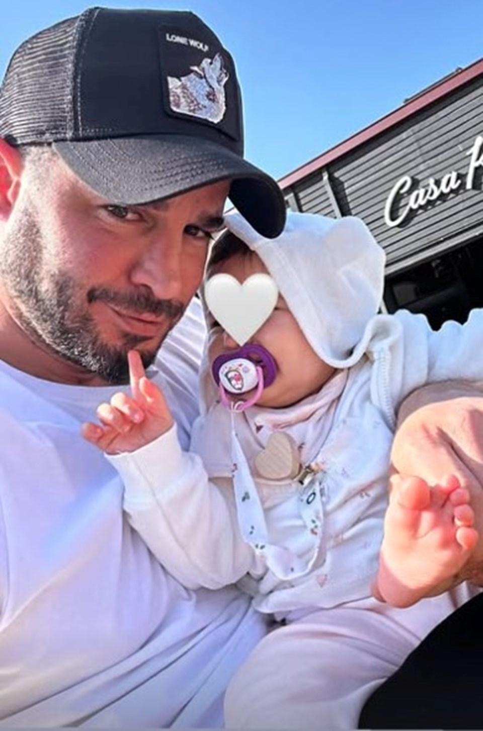 Berk Oktay, Kızı Mira'nın En Yeni Fotoğraflarını Paylaştı! 1 Berk Oktay ve Yıldız Çağrı Atiksoy'un Mutlu Ailesi