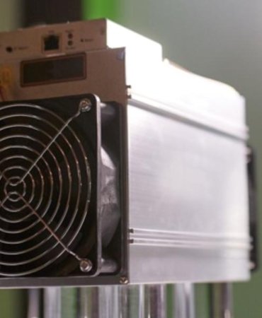Bitcoin Madencilerini Zor Günler Bekliyor: Gelirler Düşüyor, Maliyetler Artıyor 7 bitcoin-miners-feel-squeeze-as-hashprice-erases-post-election-gains-U6t7HJFa.jpg