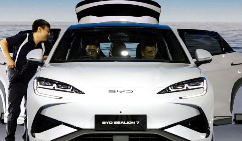BYD, Tesla'yı Geride Bırakarak 100 Milyar Dolar Satış Eşiğini Aştı 6 byd-teslayi-geride-birakarak-100-milyar-dolar-satis-esigini-asti-L6bMVnRZ.jpg