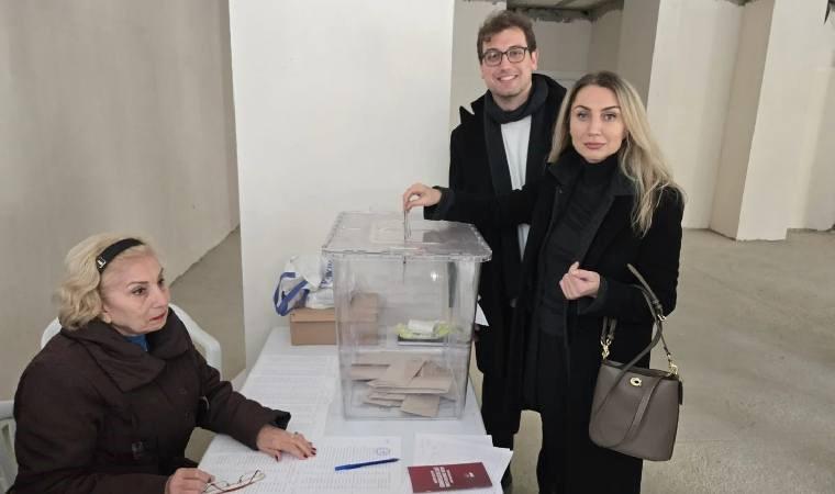 CHP'nin Cumhurbaşkanı Adayı İçin Ön Seçimi Başladı: Dilek İmamoğlu da Oyunu Kullandı 1 CHP'nin Cumhurbaşkanı Adayı İçin Ön Seçimi Başladı: Dilek İmamoğlu da Oyunu Kullandı