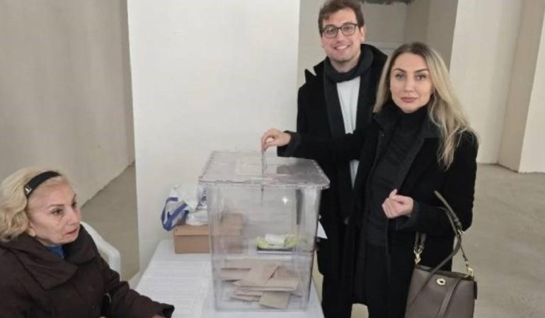 CHP'nin Cumhurbaşkanı Adayı İçin Ön Seçimi Başladı: Dilek İmamoğlu da Oyunu Kullandı 1 chpnin-cumhurbaskani-adayi-icin-on-secimi-basladi-dilek-imamoglu-da-oyunu-kullandi-AqYTO5RF.jpg