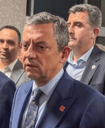 Ekrem İmamoğlu'nun Tutuklanmasına Tepki Büyüyor, Özgür Özel ve Dilek İmamoğlu Adliyede Konuştu 4 ekrem-imamoglunun-tutuklanmasina-tepki-buyuyor-ozgur-ozel-ve-dilek-imamoglu-adliyede-konustu-gbCJxhs6.jpg