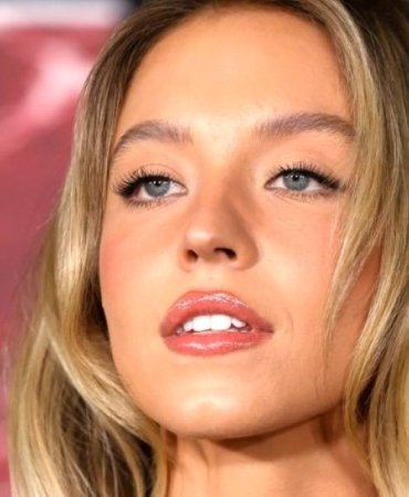 Euphoria Yıldızı Sydney Sweeney'in Nişanlısından Ayrıldığına Dair Şok Edici İddia! 4 euphoria-yildizi-sydney-sweeneyin-nisanlisindan-ayrildigina-dair-sok-edici-iddia-7G52TvGi.jpg