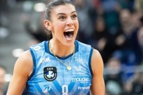 Fenerbahçe Kadın Voleybol Takımı’ndan Dev Transfer Hamlesi: Alessia Orro İçin Rekor Teklif 2 fenerbahce-kadin-voleybol-takimindan-dev-transfer-hamlesi-alessia-orro-icin-rekor-teklif-Yb8rzrHG.jpg