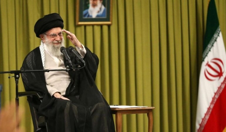 İran'ın Dini Lideri Hamaney'den Trump'a Şok Yanıt: Aldatmacanın Perdesi Aralandı! 1 iranin-dini-lideri-hamaneyden-trumpa-sok-yanit-aldatmacanin-perdesi-aralandi-rj9dFmOj.jpg