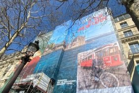 İstanbul'un Parisi Fethetmesi: Ünlü Caddede Şaşırtan Dev Afiş! 4 istanbulun-parisi-fethetmesi-unlu-caddede-sasirtan-dev-afis-HfOfDZZe.jpg