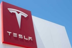 italyada-tesla-bayisinde-yangin-17-arac-kul-oldu-kundaklama-suphesi-Fn8wxjnL.jpg