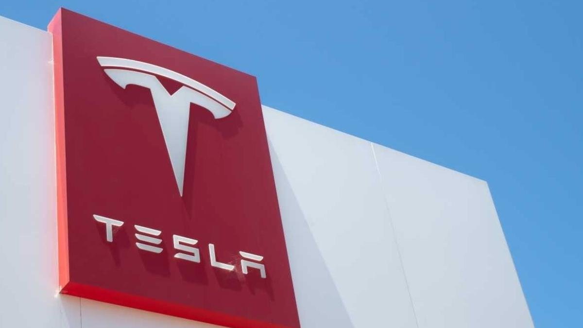 İtalya’da Tesla Bayisinde Yangın: 17 Araç Kül Oldu, Kundaklama Şüphesi 2 italyada-tesla-bayisinde-yangin-17-arac-kul-oldu-kundaklama-suphesi-Fn8wxjnL.jpg