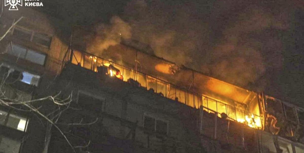 Kiev’de Geceyi Kâbusa Çeviren Saldırı: Görüşmeler Öncesi 147 İHA ile Şok Baskın 2 kievde-geceyi-k-busa-ceviren-saldiri-gorusmeler-oncesi-147-iha-ile-sok-baskin-73YG3JQb.jpg