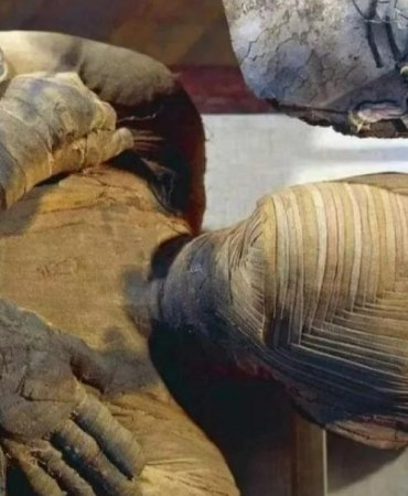 Luxor'da Bulunan 'Dokunulmaz' Mumya Gizemini Koruyor 9 luxorda-bulunan-dokunulmaz-mumya-gizemini-koruyor-hXbF74iW.jpg