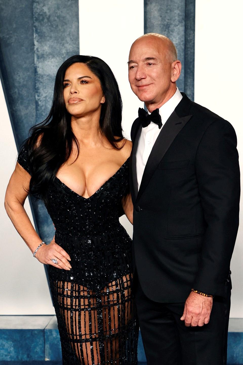 Milyarder Jeff Bezos ve Lauren Sanchez'in Düğün Davetiyesi Gönderildi 1 Jeff Bezos ve Lauren Sanchez Evlilik Hazırlıkları İçerisinde