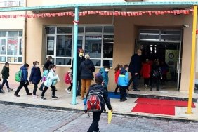 ogrenciler-ders-ziline-hazirlaniyor-ara-tatil-bitiyor-gozler-yaz-tatilinde-RehrnJX5.jpg