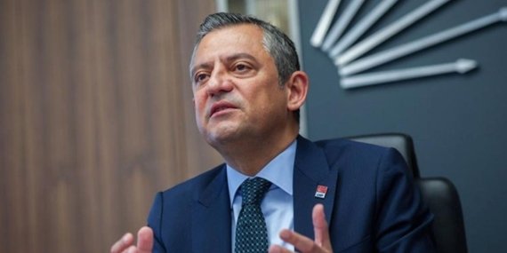 Özgür Özel’den Demokrasi Çağrısı: “Sandığa Gidin, Türk Bayraklarını Asın!”
