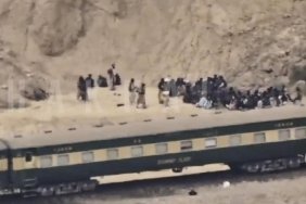 Pakistan Ordusu'ndan Şok Kurtuluş: Trende 300 Rehinemi Alev Alev Kurtardı! 9 pakistan-ordusundan-sok-kurtulus-trende-300-rehinemi-alev-alev-kurtardi-Mt3I4hJr.jpg